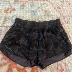 Lululemon Hotty Hot high rise lined shorts